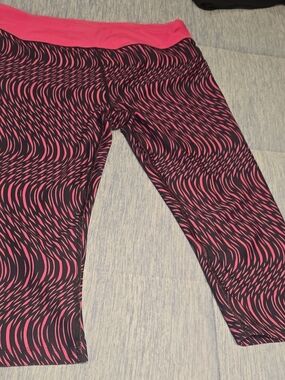 Under Armour Pink and Black Printed Capri Leggings